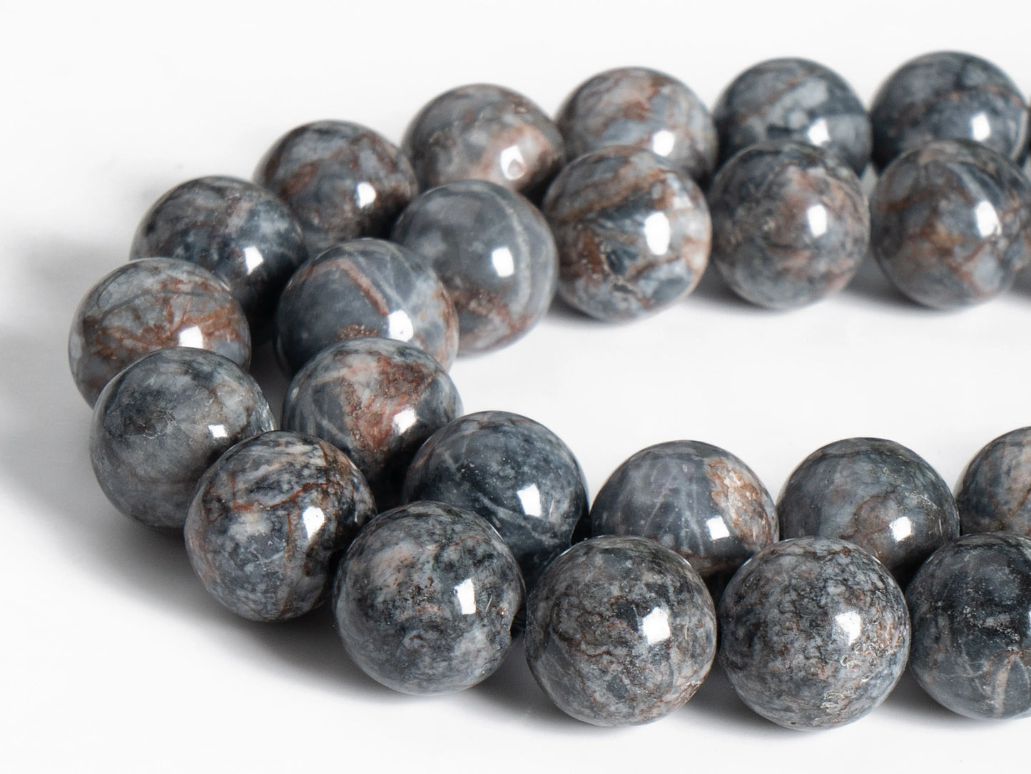 Fil de perles de magnésite grise naturelle HQ